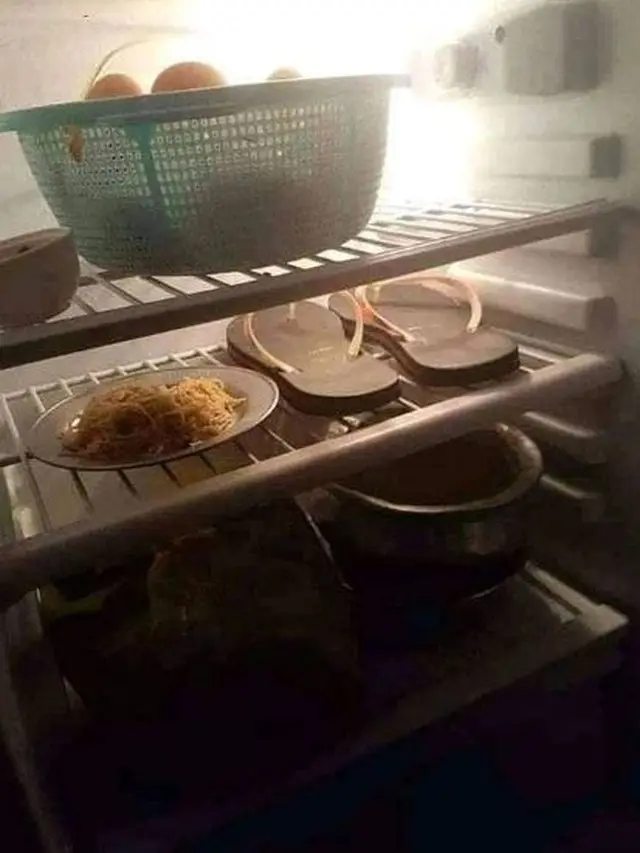 6 Tempat Penyimpanan Sandal yang Aman dan Anti Maling, Nyeleneh