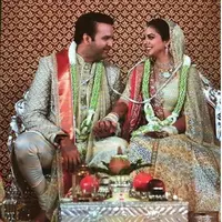 utri konglomerat Mukesh Ambani, Isha mengambil bagian dalam ritual pernikahan tradisional dengan putra pengusaha India, Ajay Piramal, Anand Ipramal di Mumbai, Rabu (12/12). (dok.Instagram @universalmediapro/https://www.instagram.com/p/BrUGMcdAkez/Henry