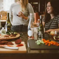 Ilustrasi makan. Sumber foto: unsplash.com/Kelsey Chance.