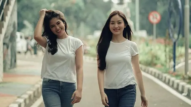 Adu Akting di Anak Band, Ini 7 Potret Keakraban Natasha Wilona dan Ochi Rosdiana