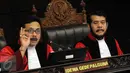 Hakim konstitusi I Dewa Gede Palguna memberikan tanggapan pada sidang uji materi UU No 26 Tahun 2000 tentang Pengadilan HAM di Mahkamah Konstitusi, Jakarta, Selasa (8/9). Permohonan uji materi ini diajukan keluarga korban 1998. (Liputan6.com/Helmi Afandi)