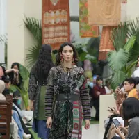 CTI x BRI Prioritas mempersembahkan Antologi: kumpulan interpretasi modern terhadap wastra tenun