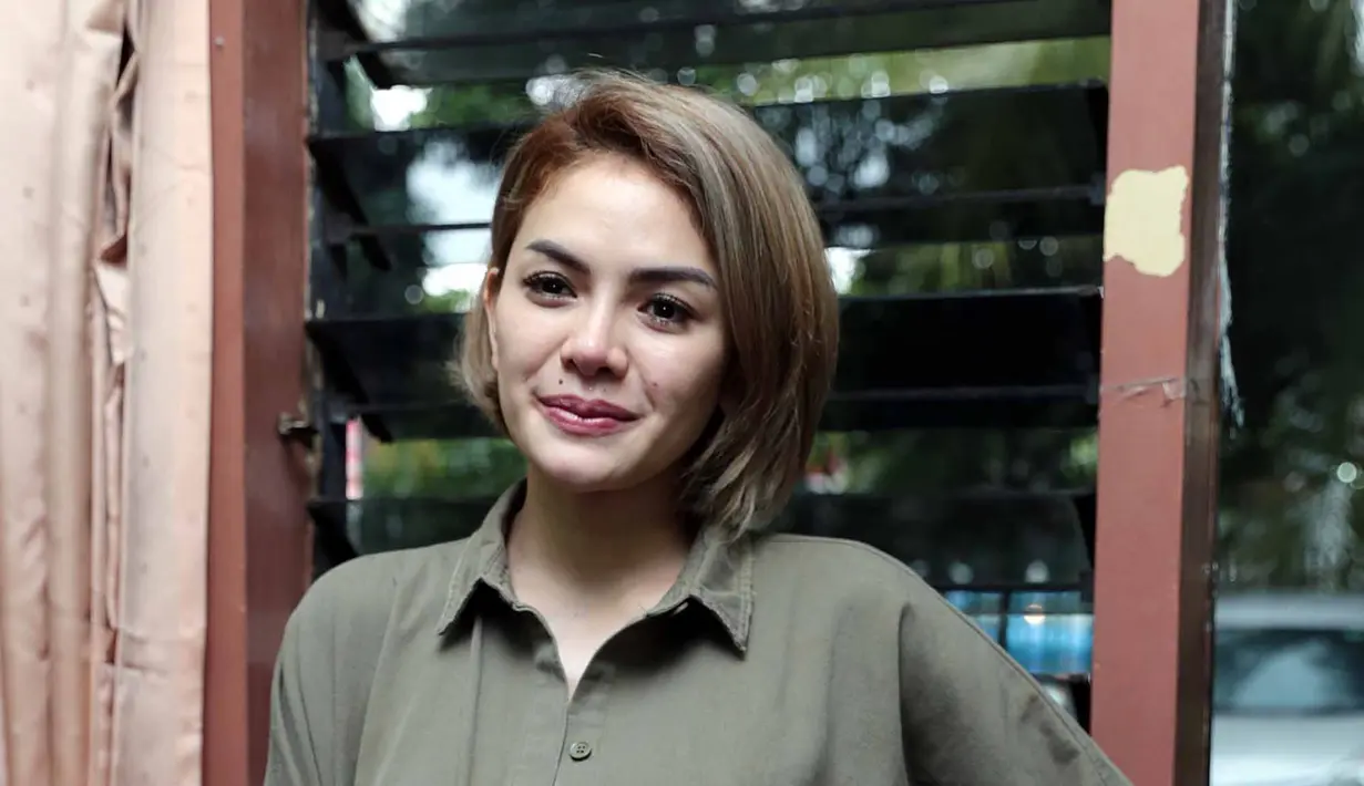 Mengenai pemilihan tempat yang akan dibangun Masjid, Nikita Mirzani yang suka travelling itu mendapatkan saat jalan-jalan. Dan mana yang lebih membutuhkan di bangun masjid. (Deki Prayoga/Bintang.com)