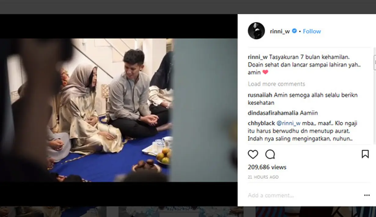 Seperti pada umumnya kebanyak orang, Rinni dan Jevin pun menggelar acara 7 bulanan beberapa hari lalu. Rangkaian utamanya adalah pengajian, hal ini terlihat dari unggahan video singkat di akun Instagram Rinni. (Instagram/rinni_w)