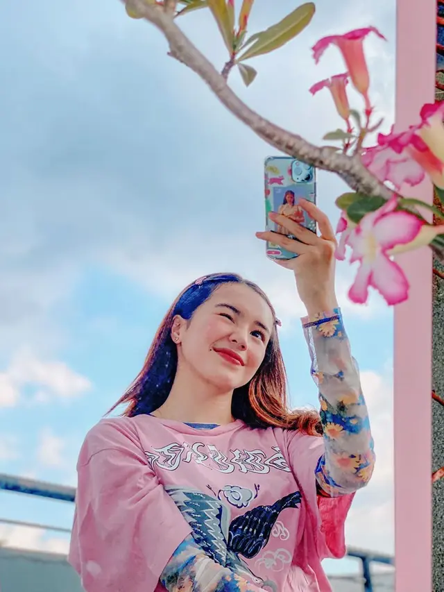 Beda Gaya 6 Artis Saat Mirror Selfie, Cantik Memesona