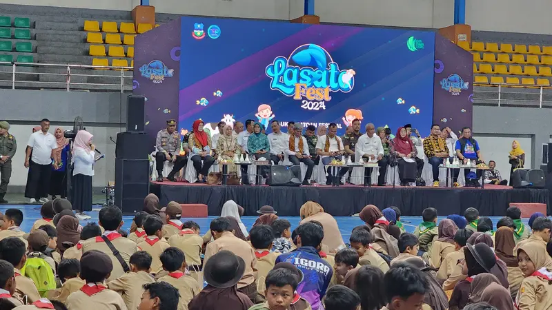 Kegiatan Lauk Sasatoan Festival (Lasato Fest) 2024 menyuguhkan ragam kegiatan seperti Gerakan Minum Susu (Gerimis), Gerakan Makan Telur (Germatel), dan Gerakan Memasyarakatkan Makan Ikan (Gemarikan) bersama 3.000 anak. (Liputan6.com/Jayadi Supriadin)