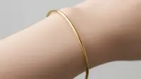 9 Tips Pakai Gelang Emas Buat Pergelangan Mungil Supaya Terlihat Panjang