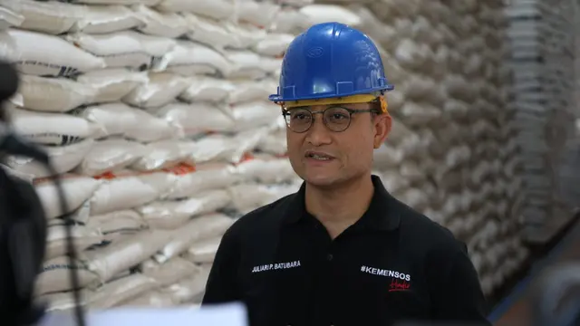 Serius Tangani Bansos Beras, Mensos Cek Kesiapan Stok Beras di Gudang Bulog Cimindi