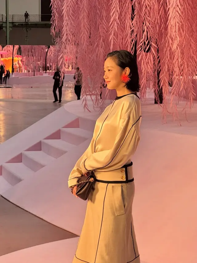 Kim Go Eun saat Hadir di Fashion Show Haute Couture Chanel Paris. [@ggonekim]