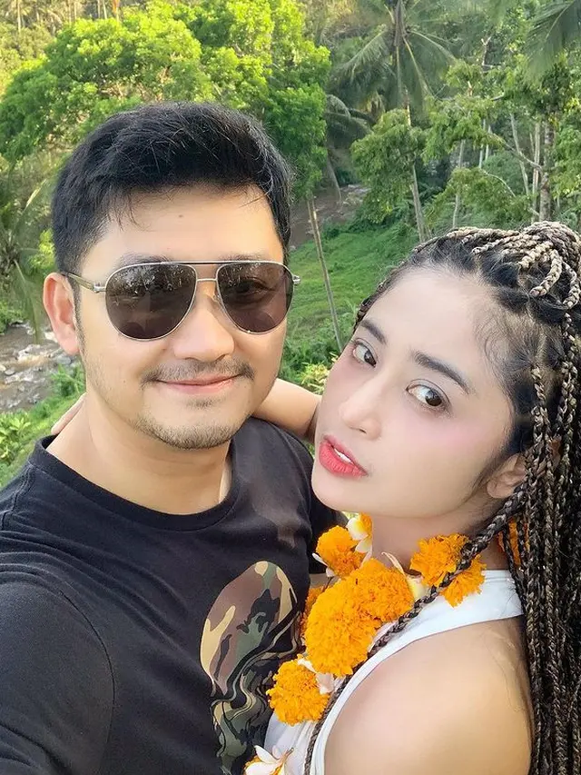 [Fimela] Dewi Perssik dan Angga Wijaya