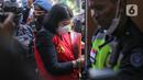 Terdakwa Putri Candrawathi tiba untuk menghadiri sidang lanjutan kasus dugaan pembunuhan berencana Brigadir J di Pengadilan Negeri Jakarta Selatan, Selasa (1/11/2022). Sidang tersebut beragenda pemeriksaan saksi kasus dugaan pembunuhan berencana Brigadir J. (Liputan6.com/Faizal Fanani)