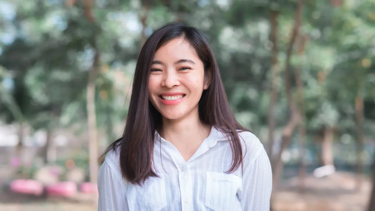 perempuan bahagia baik mandiri kalem