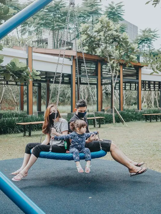 Meskipun ingin, namun Franda mengungkap rasa khawatir yang ia bayangkan. Terlebih tentang masa-masa kehamilan dan melahirkan. Untuk itu, ia berserah kepada sang pencipta agar diberikan waktu yang tepat. (Instagram/frandaaa87)