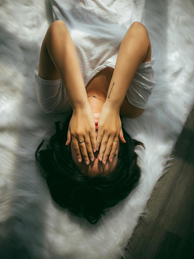 Ilustrasi wanita stres