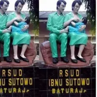 Jauh sebelum patung macan Cisewu, patung ibu lagi menyusui ini terlebih dulu dibully netizen. Katanya ibu yang lagi menyusui mirip laki-laki (Foto: Facebook)
