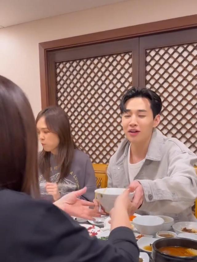 Rossa jumpa Henry Lau di Korea (Foto Instagram itsrossa910)