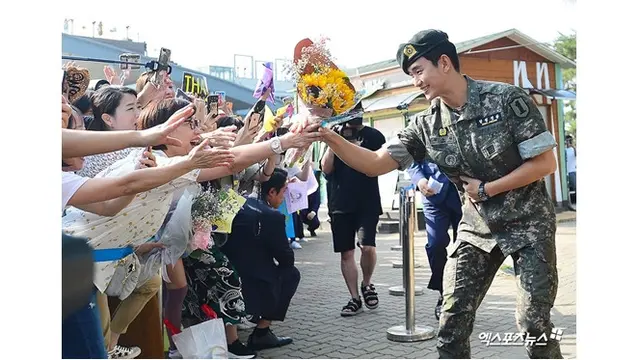 Aktor Kim Soo Hyun Selesai Jalani Wajib Militer, Ini 5 Potretnya