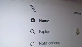 Twitter Resmi Ubah Logo Burung Biru Ikonik ke X di Browser, Aplikasi versi Mobile Belum Berubah. (Liputan6.com/ Yuslianson)