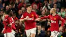 Tujuh menit berselang, Harry Maguire berhasil menyamakan skor lewat golnya di menit ke-42. (AP Photo/Dave Thompson)