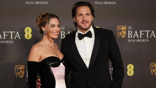 Margot Robbie dan Tom Ackerley