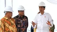 Presiden Jokowi saat meninjau lokasi proyek pembangunan tol. (Liputan6.com/Ahmad Romadoni)