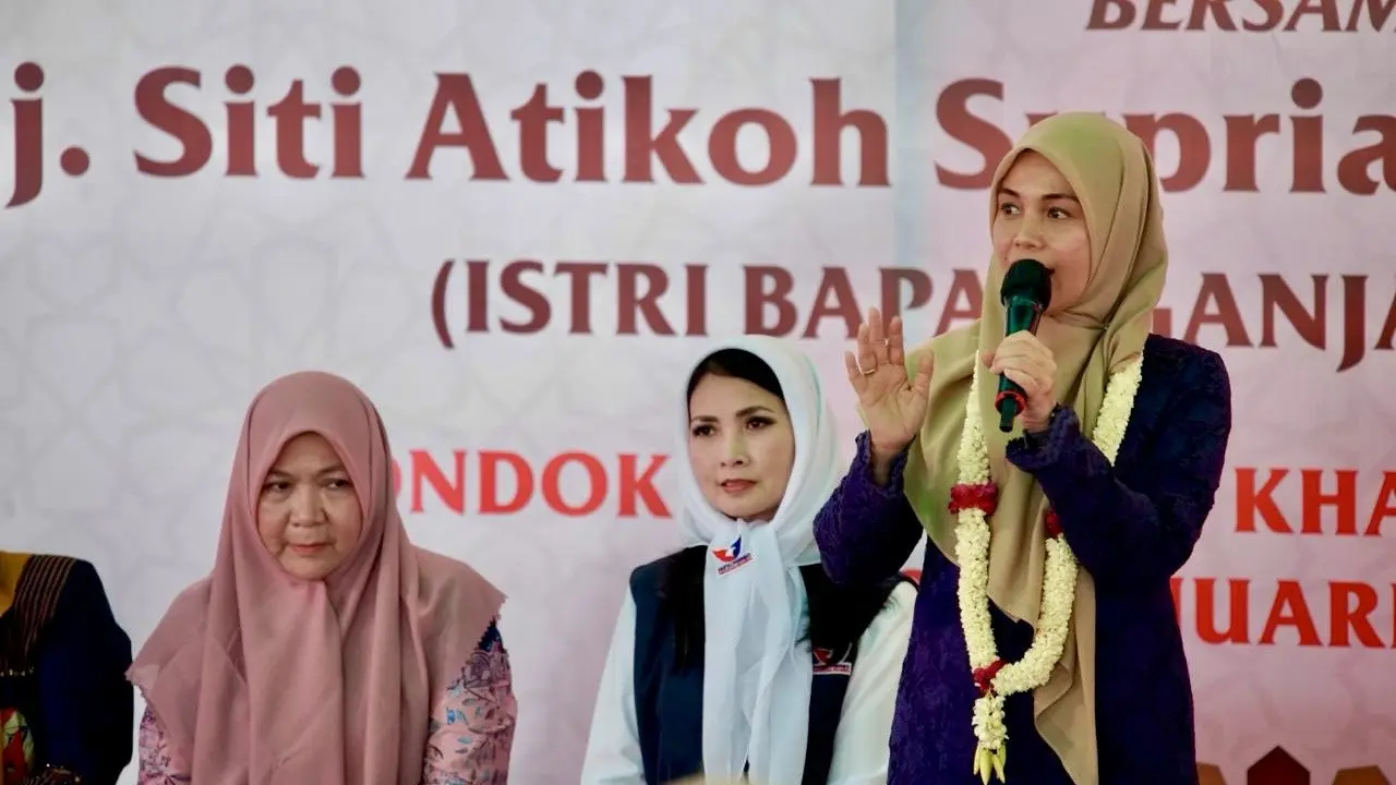 Istri calon presiden nomor urut 3 Ganjar Pranowo, Siti Atikoh Suprianti