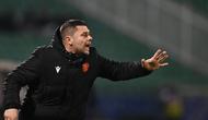 Pelatih Bulgaria, Aleksandar Dimitrov, bereaksi selama pertandingan kualifikasi Piala Dunia FIFA 2026 zona Eropa antara Bulgaria dan Georgia di stadion Vassil Levski, Sofia, pada 18 November 2025. (AFP/Nikolay Doychinov)