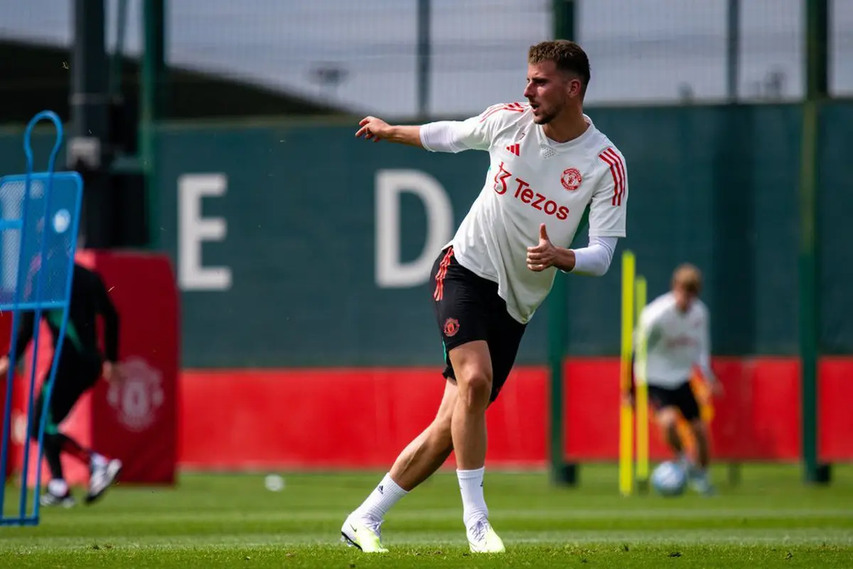 Foto: Mason Mount Pamer Skill di Latihan Perdana MU