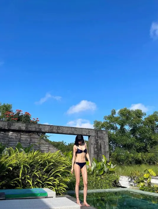 <p>Dari Pakai Bikini Hingga Tato, Ini 6 Potret Nana After School Saat di Villa Bali. (Foto: instagram.com/jin_a_nana)</p>