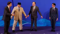 Kunjungan Presiden Prabowo Subianto di Cebu, Filipina, dalam rangka menghadiri Konferensi Tingkat Tinggi (KTT) ke-48 ASEAN. KTT tersebut akan berlangsung hingga Jumat 8 Mei 2026. Tampak dalam foto, Sultan Brunei Hassanal Bolkiah, Presiden Indonesia Prabowo Subianto, Perdana Menteri Malaysia Anwar Ibrahim, dan Presiden Filipina Ferdinand Marcos Jr. (dari kiri ke kanan) berfoto bersama dalam Konferensi Tingkat Tinggi (KTT) Khusus Brunei Darussalam-Indonesia-Malaysia-Filipina Kawasan Pertumbuhan ASEAN Timur (BIMP-EAGA) di sela-sela KTT ke-48 Perhimpunan Bangsa-Bangsa Asia Tenggara (ASEAN) di Cebu, Filipina, Kamis 7 Mei 2026. (Rolex DELA PENA/POOL/AFP)