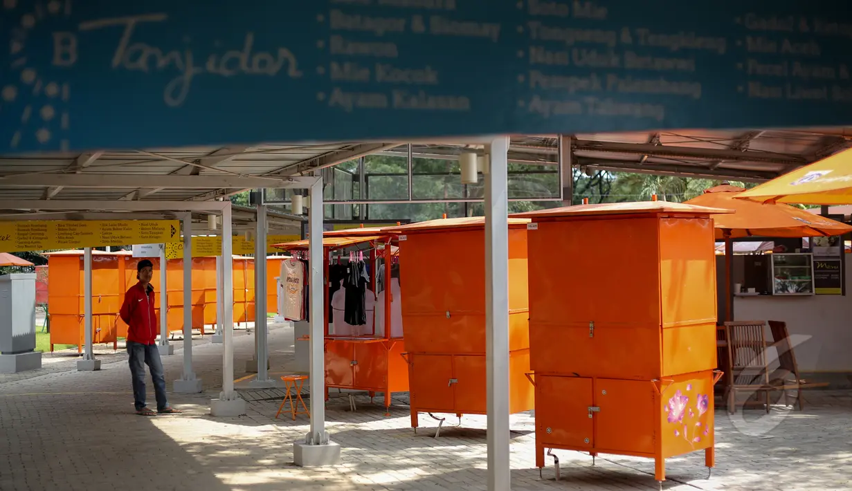 Sejumlah kios telah disiapkan Pemprov DKI di Food & Culture Park Lenggang Jakarta, Lapangan parkir IRTI Monas, Jakarta, Kamis (14/5/2015). Rencananya Gubernur Basuki akan meresmikan tempat tersebut awal Juni. (Liputan6.com/Faizal Fanani)