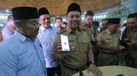 Wali Kota Tangerang Arief R Wismansyah meluncurkan Gerakan Membayar Zakat Serentak di Masjid Raya Al-Azhom. (Liputan6.com/Pramita Tristiawati)
