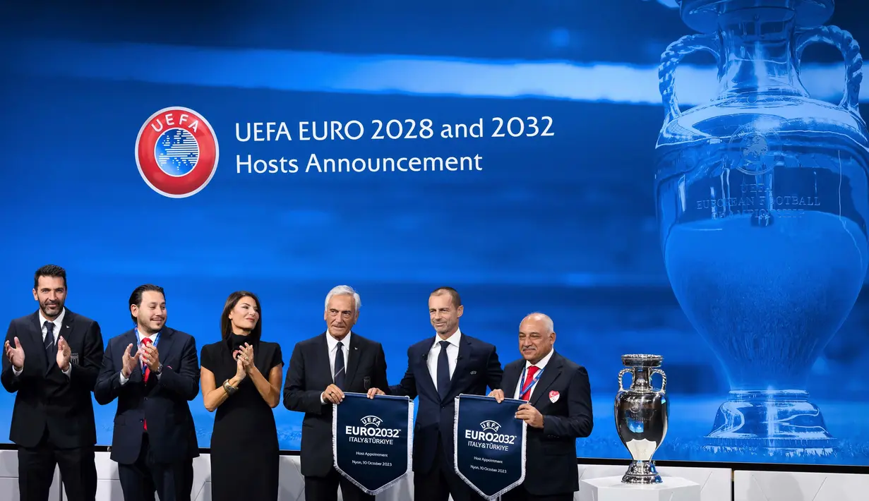 Komite Eksekutif UEFA menunjukkan Inggris-Irlandia akan menjadi tuan rumah pada tahun 2028 dan Italia-Turki sebagai tuan rumah turnamen sepak bola Euro 2032. (Jean-Christophe Bott/Keystone via AP)