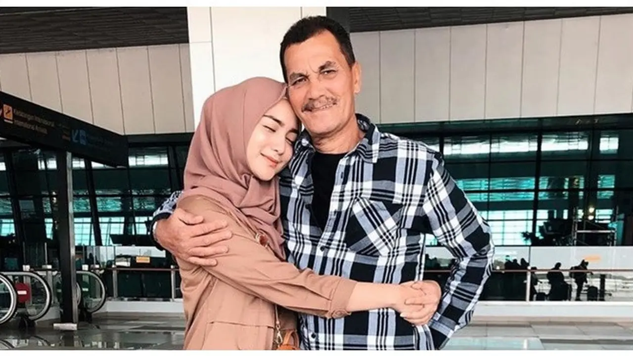 7 Potret Kenangan Citra Kirana dan Mendiang Sang Ayah, Penuh Kehangatan