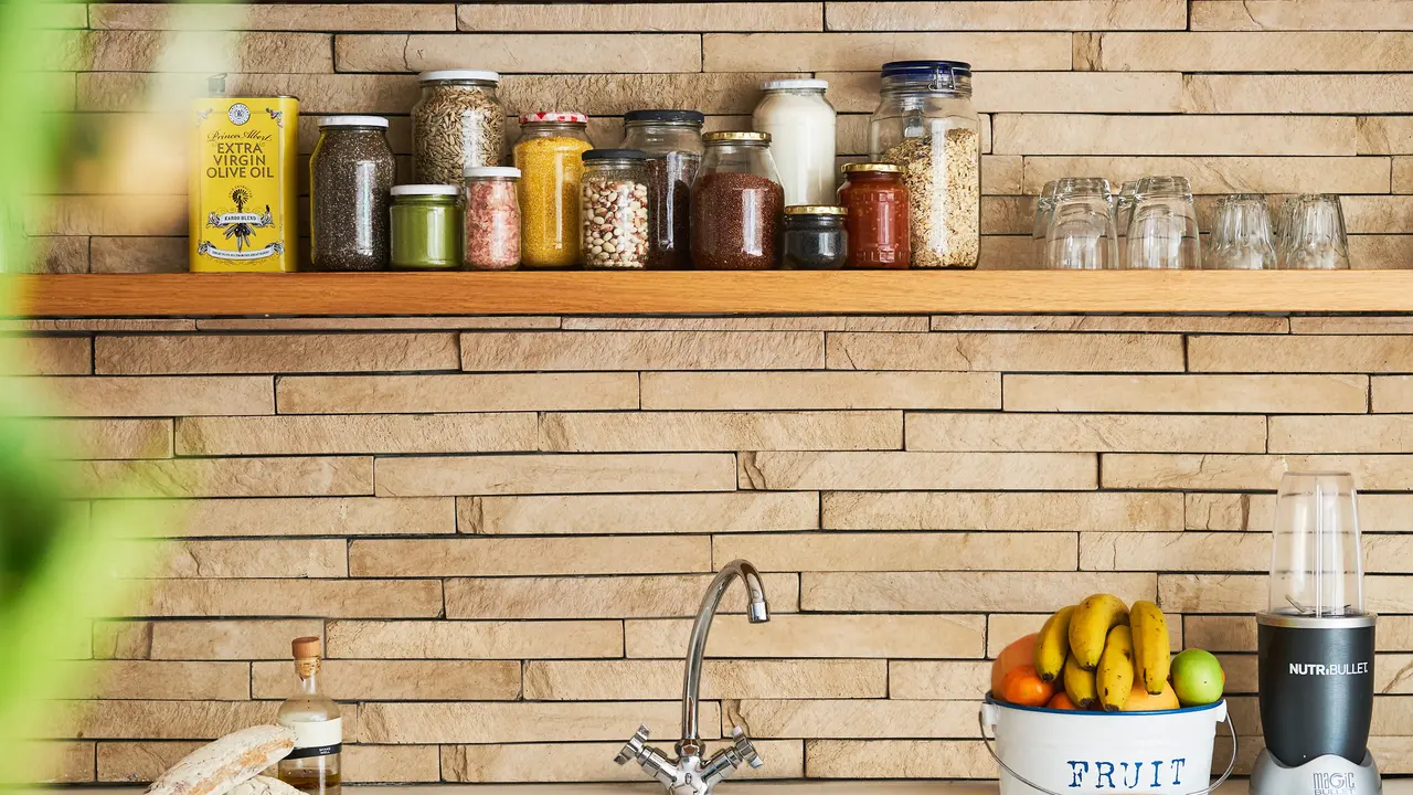 Contoh ilustrasi dinding dapur yang bersih
