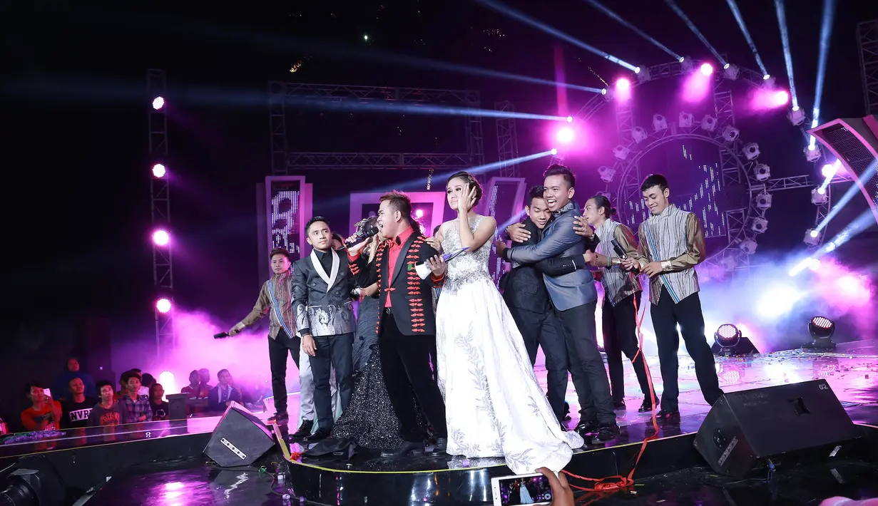 Pemilik nama Muhammad Irsyad Basir, atau dikenal dengan Ical, sempat tersenggol memasuki babak 6 besar. Saat konser yang berlangsung Kamis (7/4) silam, Weni unggul di konser result final top 6 grup 2. (Galih W. Satria/Bintang.com)