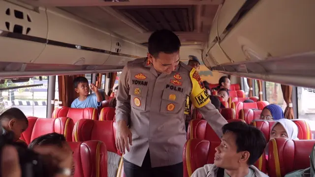 Program mudik balik Polres Pemalang disambut antusias warga. (Foto: Liputan6.com/Polres Pemalang)