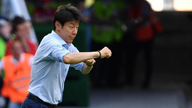 Gaya Shin Tae-yong saat Melatih Korea Selatan