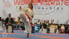 Karateka Maroko, Sanae Agalman saat berlaga di Tatami 2 World Junior, Cadet and U-21 Championship 2015 di ICE Serpong, Banten, Kamis (12/11/2015). 1425 peserta dari 91 negara berlaga di ajang ini. (Liputan6.com/Helmi Fithriansyah)