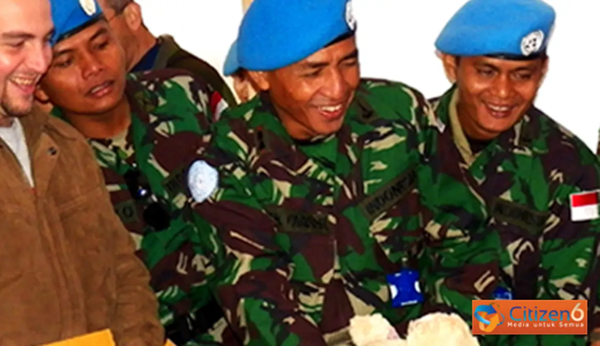 Citizen6, Lebanon Selatan: Pemberian bantuan ini merupakan salah satu kegiatan Cimic (Teritorial di Indonesia) yang dilaksanakan oleh Satgas Konga XXIII-F bekerjasama dengan G9 dan Civil Affairs Sektor Timur (Seceast) UNIFIL. (Pengirim: Badarudin Bakri)