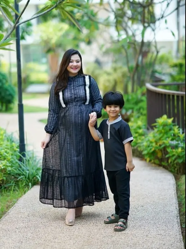 7 Potret Inspirasi Gaya Penampilan Eriska Rein saat Hamil Tua, Tetap Stylish