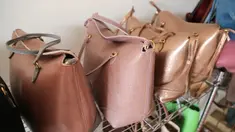 Meri Yu Arif memberanikan diri terjun ke bisnis produk tas kulit. Ketekunannya berbuah manis, setiap bulan ibu rumah tangga ini menuai omzet hingga ratusan juta rupiah.