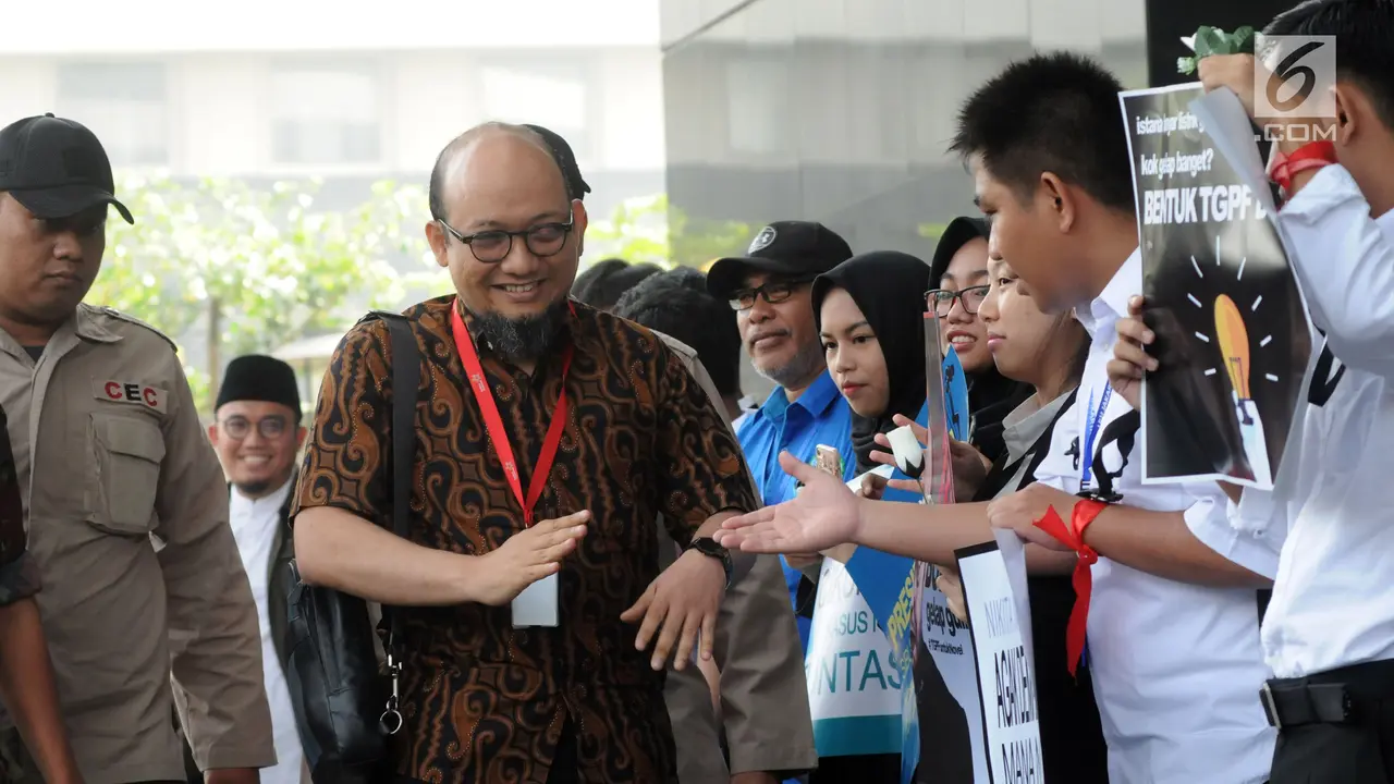 Kembali Ngantor, Novel Baswedan Disambut Aktivis dan Pegawai KPK