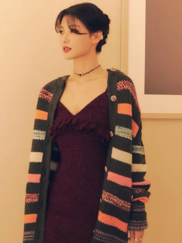 Gaya Styling Knitwear untuk Sehari-hari ala Selebritis Korea