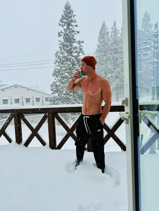 Chris Hemsworth liburan ke Jepang bersama keluarga. [Foto: Instagram/chrishemsworth]