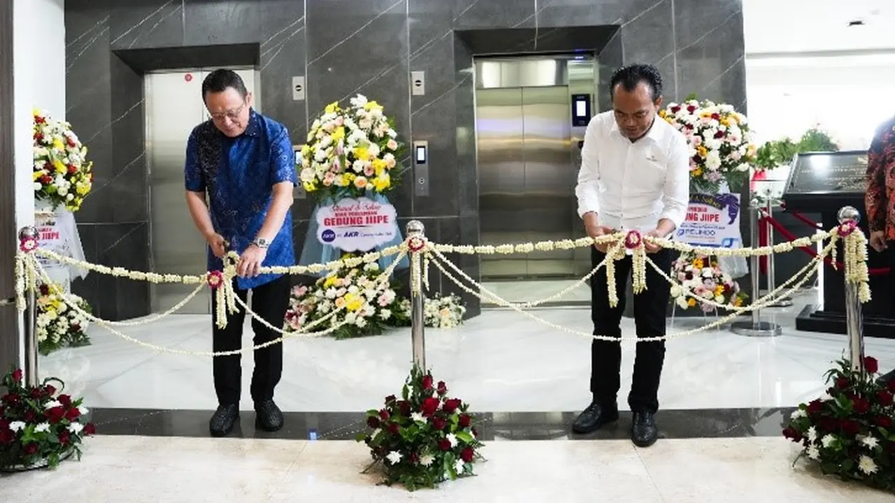 Peresmian kantor operasional pengelola kawasan JIIPE PT Berkah Kawasan Manyar Sejahtera (BKMS) di Kabupaten Gresik, Jumat (25/8/2023). (Dok Kemenko Perekonomian)