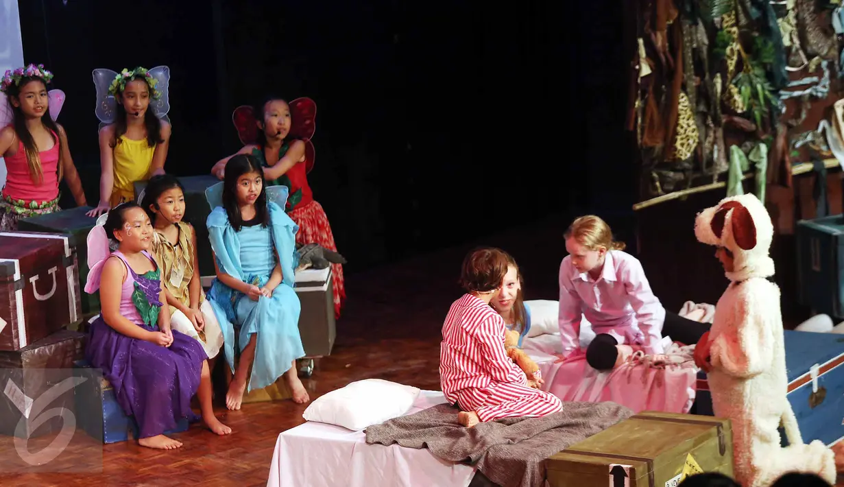 Sejumlah siswa siswi Sekolah Dasar JIS tampil dalam pementasan teater musikal bertajuk “Peter Pan JR” di Melati Theater JIS Pondok Indah, Jumat (05/04). Pertunjukkan tersebut tidak hanya sarat aspek hiburan, namun juga edukasi. (Liputan6.com/Ali) 