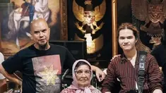 Ahmad Dhani bersama sang ibunda, Joyce Pamela Kohler (Foto: Instagram/@joycepamelaabdul)
