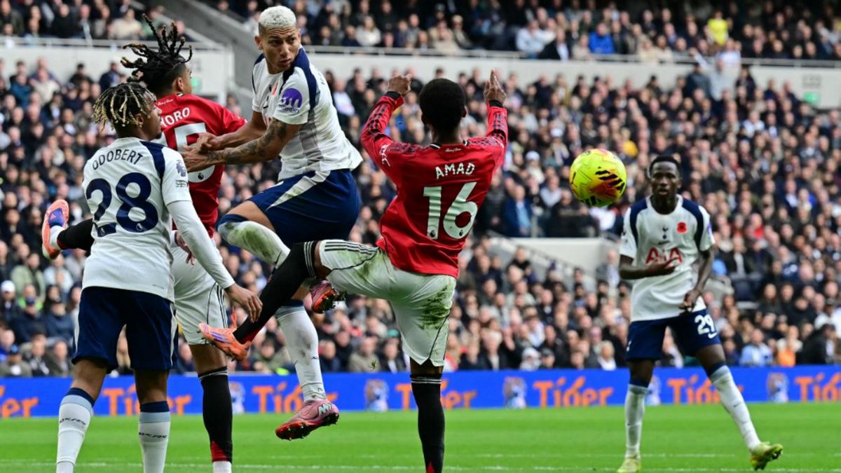 Usain Bolt Sampai Stres Sendiri Lihat Rapuhnya Pertahanan MU, Minta Rio Ferdinand Turun Tangan