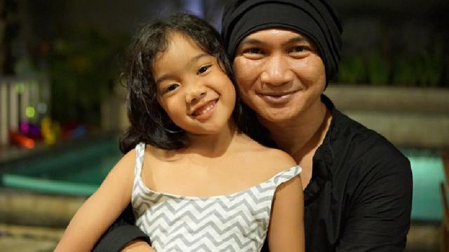 Foto Anji Bareng Istri Sheila Marcia Dan Leticia Bikin Terharu Showbiz Liputan6 Com